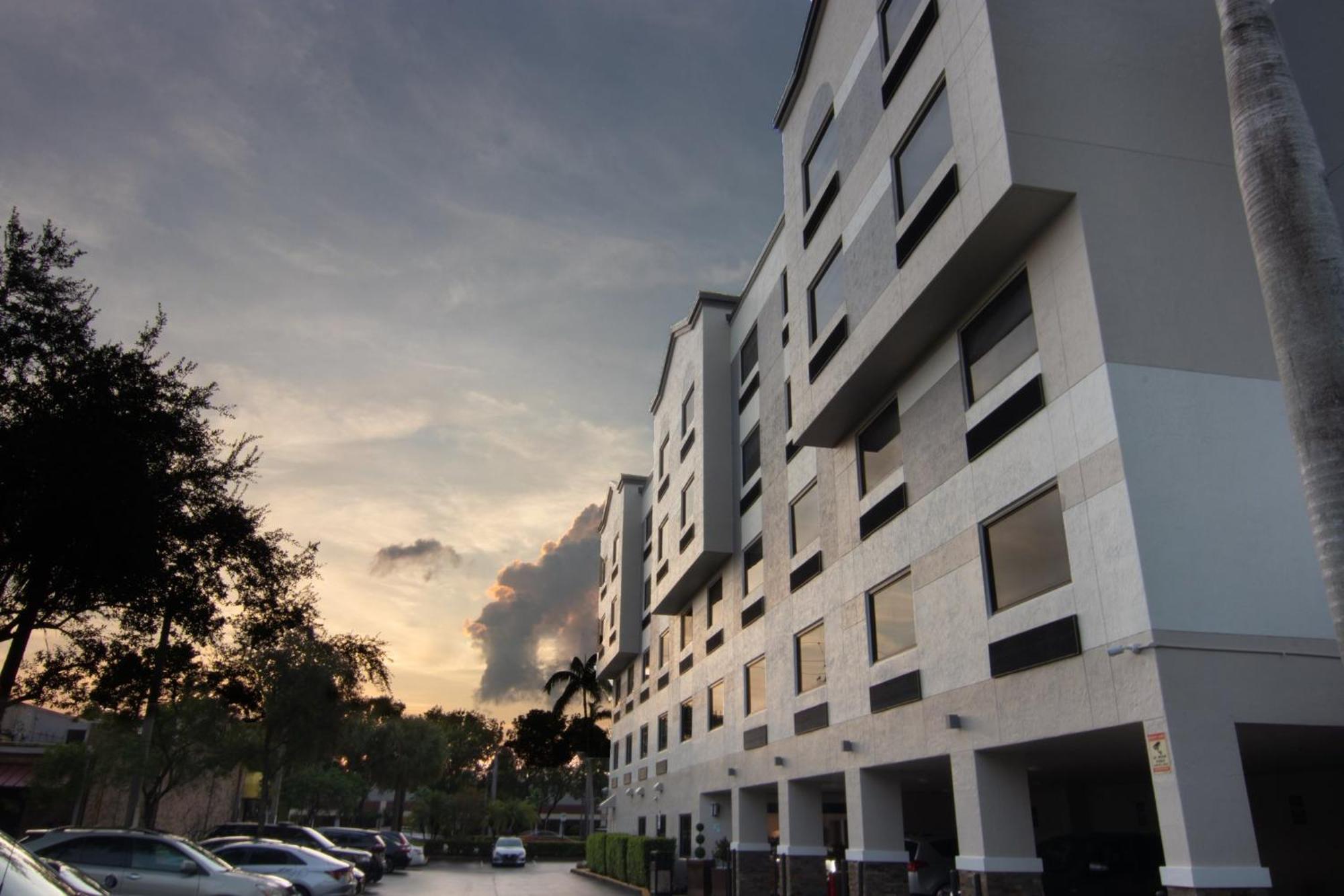 Holiday Inn Express And Suites Fort Lauderdale Airport West By Ihg Davie Exterior foto