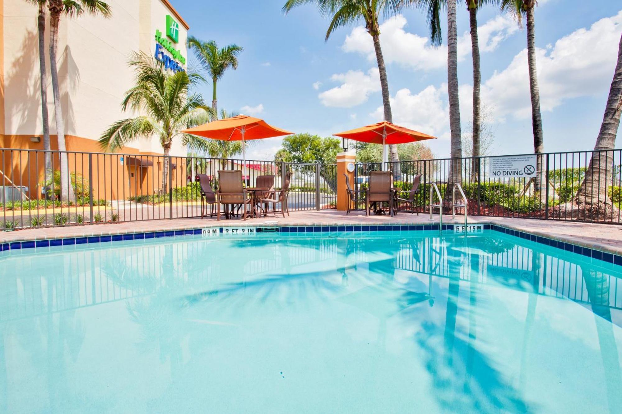 Holiday Inn Express And Suites Fort Lauderdale Airport West By Ihg Davie Exterior foto