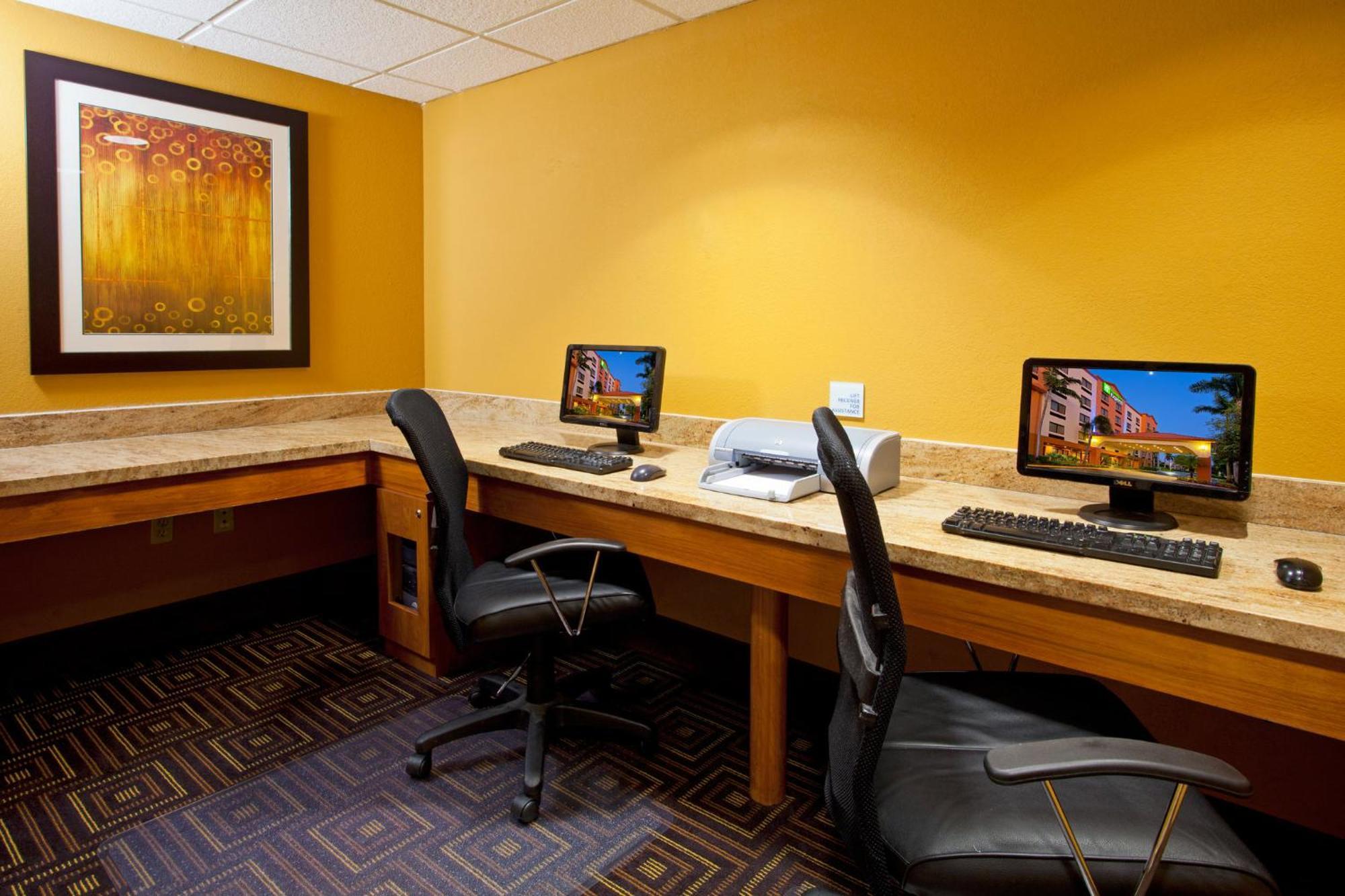 Holiday Inn Express And Suites Fort Lauderdale Airport West By Ihg Davie Exterior foto